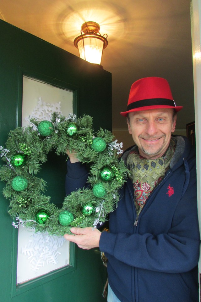 Step-by-Step instructions for decorating an Artificial Christmas Wreath