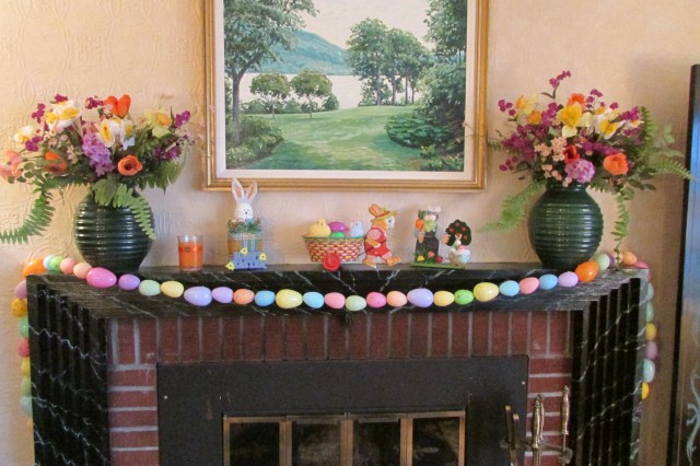 Step-by-Step instructions for making an Easter Egg garland with plastic Easter Eggs.
